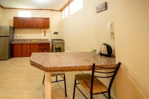 Tourist House Suites 2 Отавало Экстерьер фото